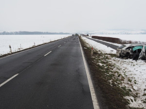 Bodl taxikářku, pak smetl náhodné auto. Sebevrah na Šumpersku málem zabil tři lidi