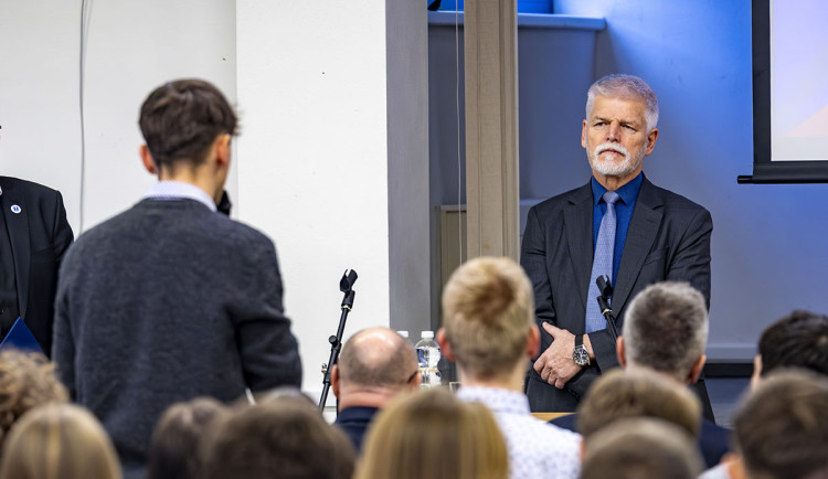 Prezident Petr Pavel na besedě se studenty v Olomouci