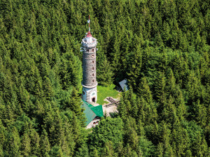 FOTOGALERIE: Jesenicko z ptačí perspektivy, nová kniha přináší letecké snímky. Podívejte se