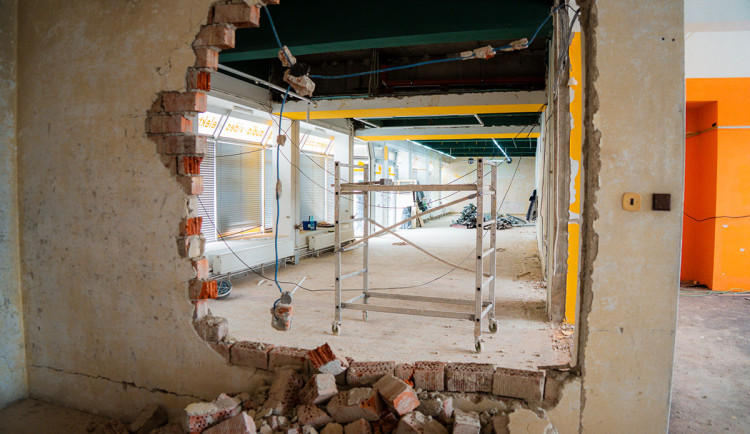 V prostorách budovy na náměstí Osvobození v Zábřehu už probíhají přípravy na vybudování 5 zubních ordinací