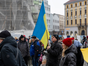 FOTO: Maketa ruského dronu a pochod proti strachu. V Olomouci lidé podpořili Ukrajinu