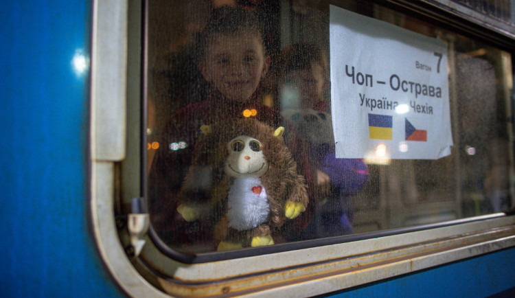 Výpadky proudu jsou otázkou přežití. Ukrajinské Dnipro žádá o pomoc pro seniory a děti