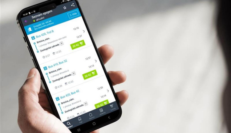 Stačí mobil s aplikací. Jízdenku na VDV si od neděle mohou lidé koupit on-line