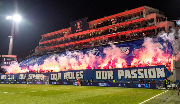 Choreo olomouckých fanoušků před utkáním Konferenční ligy proti Lausanne