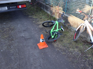 Náklaďák přejel v Bílé Lhotě dětské kolo. Řidič s pěti promile tvrdil, že slivovici pil až po nehodě