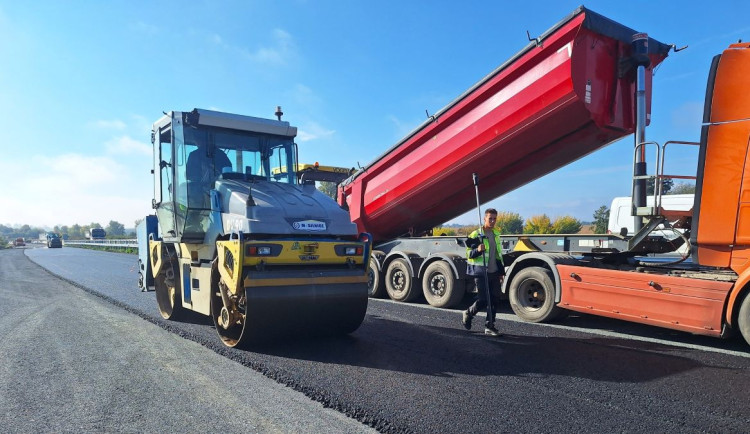 Náchod čeká dopravní zkouška trpělivosti, hlavní tah sevřou omezení a kolony