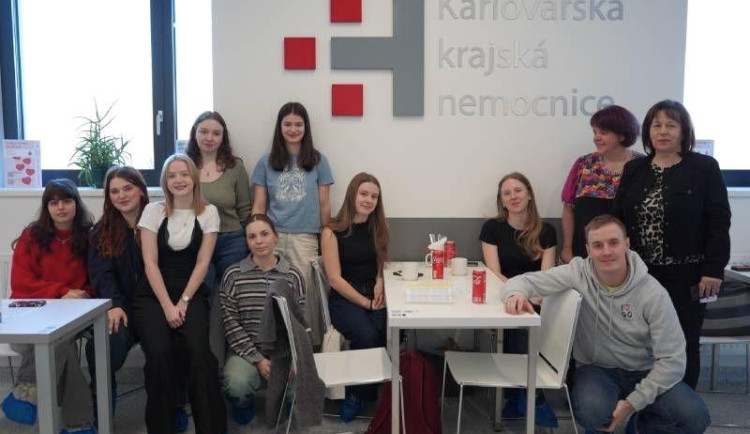 Plnoletí studenti Gymnázia Ostrov opět darovali krev