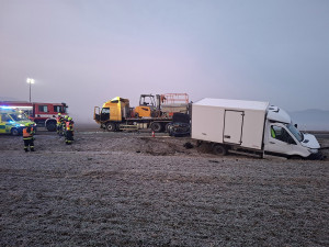 Smrtelná nehoda na Šumpersku. Muže smetlo odstavené auto po nárazu dodávky