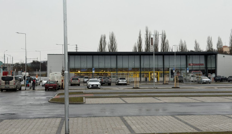 Na okraji Klatov ve směru od Plzně vznikají hned dvě nové obchodní zóny