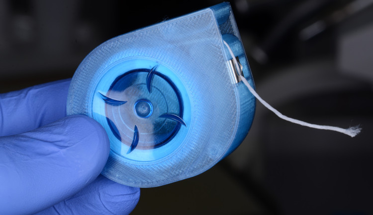 Vědci mají novou zbraň proti paradentóze. Nanonit testují i v Brně