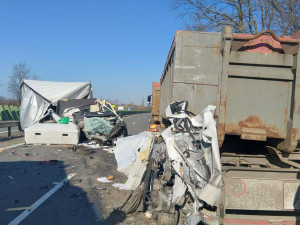 Hrozivá nehoda na D35 u Litovle. Vytížená dálnice je uzavřená