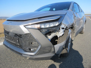 Přejet čtyřpruh na kole senior u Postřelmova nestihl. Po střetu pro něj letěl vrtulník