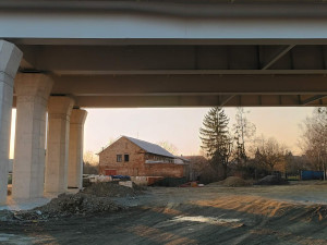 Rány jako z děla. Začalo měření hluku na D1 u Přerova, lidé ovšem požadují okamžité řešení