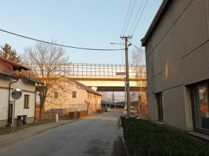 Rány jako z děla. Začalo měření hluku na D1 u Přerova, lidé ovšem požadují okamžité řešení