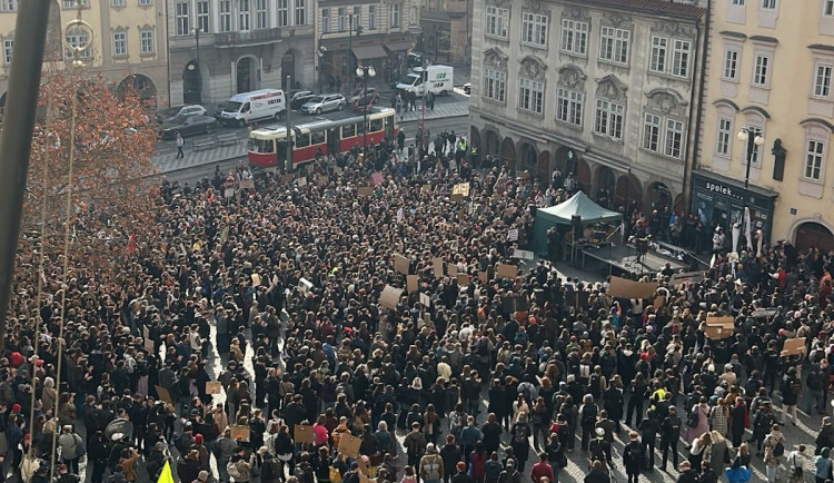 My hladovět umíme, vy neumíte vládnout. Studenti protestovali proti škrtům v kultuře
