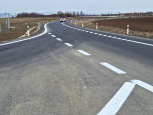 Více značek kvůli zmatkařům. Rušný kruháč pod D35 u Olomouce čeká úprava