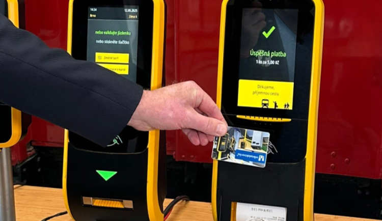 Od září se za MHD bude