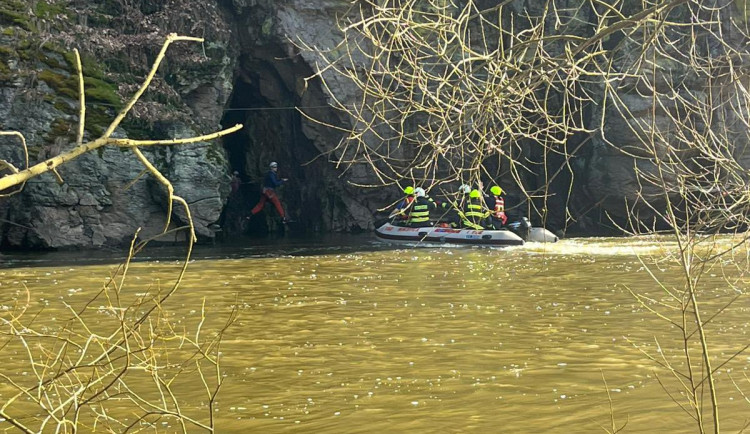 Nejtěžší česká ferrata uvěznila dvě dívky. Vyčerpané turistky zachraňovali hasiči