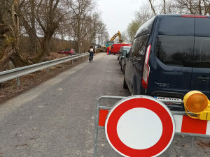 Zbrusu novou cyklostezku Romže u Konice přerušila uzavírka. U Konice se opravuje most