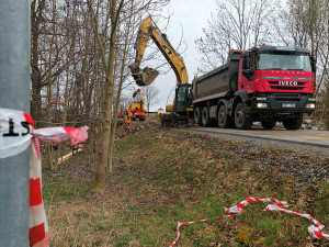 Zbrusu novou cyklostezku Romže u Konice přerušila uzavírka. U Konice se opravuje most