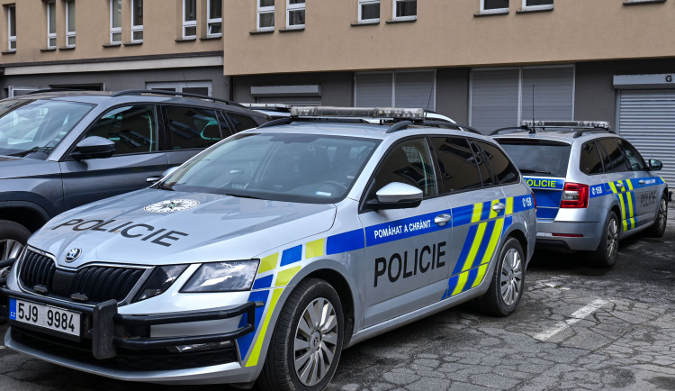 Neznámý pachatel se na nádraží vloupal do mincovníku, bylo v něm padesát korun