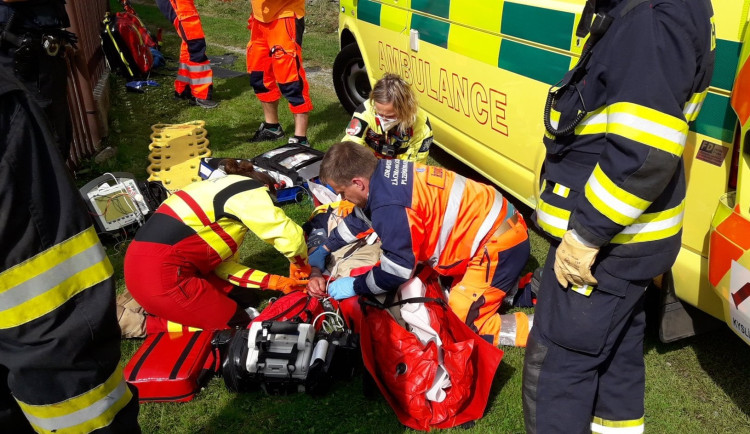 Brigádníka zabila drtička. Policie vyšetřuje otřesnou smrt patnáctiletého Ukrajince