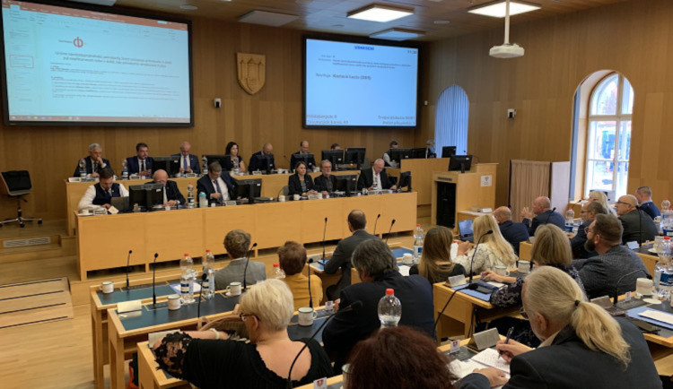 Zastupitelé se přeli o dotaci pro Jeden svět. Emoce vzbudila „politická diskriminace“ radní Kozlové