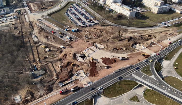 Rekonstrukce hradecké křižovatky Mileta se dostává do finální fáze