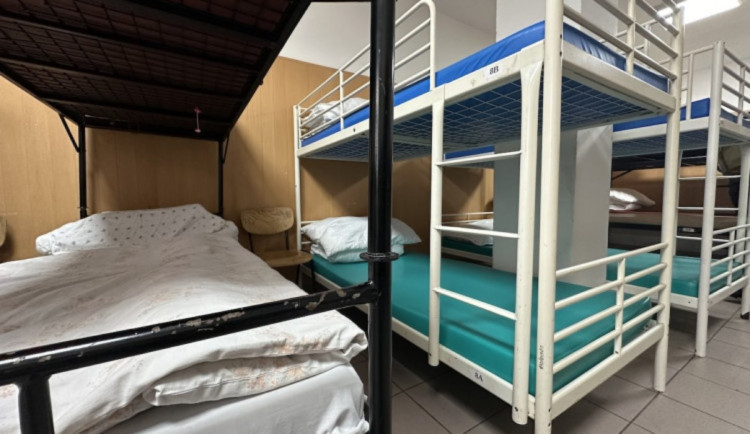 Lidé darovali tisíce nocleženek. Zachránili život Brňance, která přišla o všechno