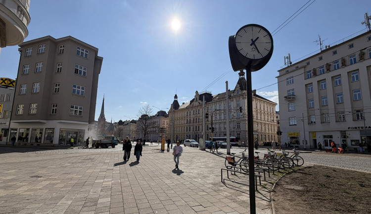 Nové exteriérové hodiny v centru Olomouce