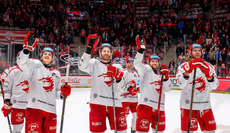 Třinec v Hradci oslavil 1000. zápas kapitána Růžičky postupem do semifinále