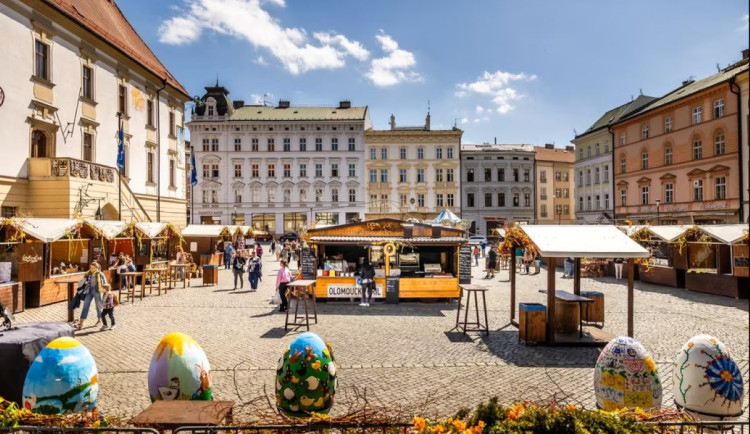 V centru Olomouce začíná Velikonoční jarmark. Nabídne  řemesla, dílničky i prohlídky zajímavých míst