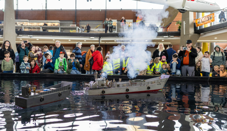 Vlaky, bagry i lodě. Flora Olomouc láká na modelářství v akci