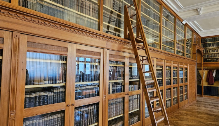 Muzeum v Liberci získalo při rekonstrukci knihovny několikametrový skener obrazů