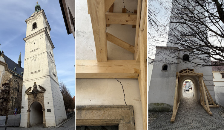 Zlověstné praskliny se objevily na slavné Bílé věži. Památku teď podpírají trámy