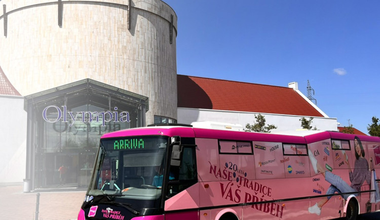 Autobus 61 u obchodního centra Olympia - ilustrační foto