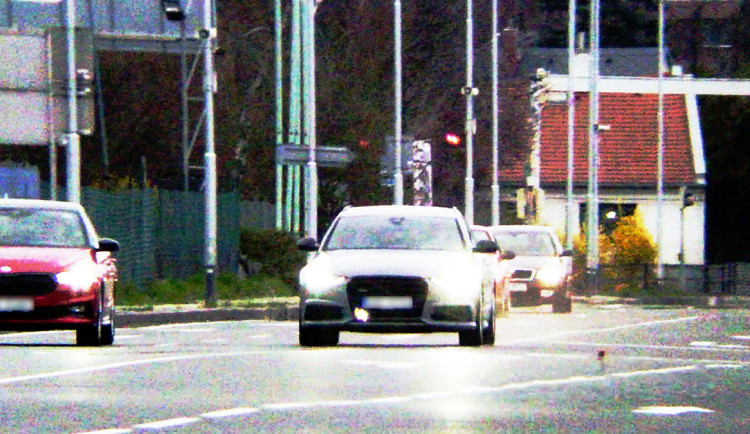 Na padesátce jel přes 130. Spěchajícího řidiče přistihli policisté v Olomouci