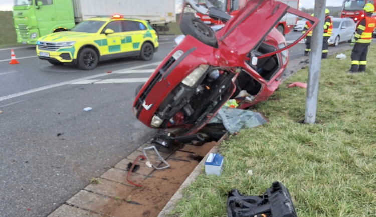 Dopravní nehoda na kruhovém objezdu u Globusu v Olomouci