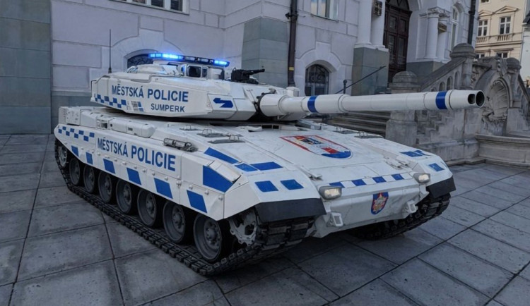 Tank pro strážníky v Šumperku či univerzitní Bachelor. Jaký aprílový žert vás zaujal?