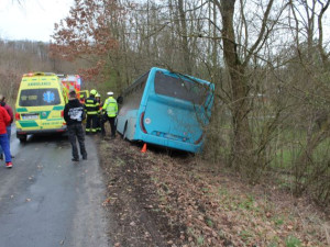 Opilý řidič autobusu MHD havaroval u Přerova. Dostane okamžitou výpověď, primátor zuří