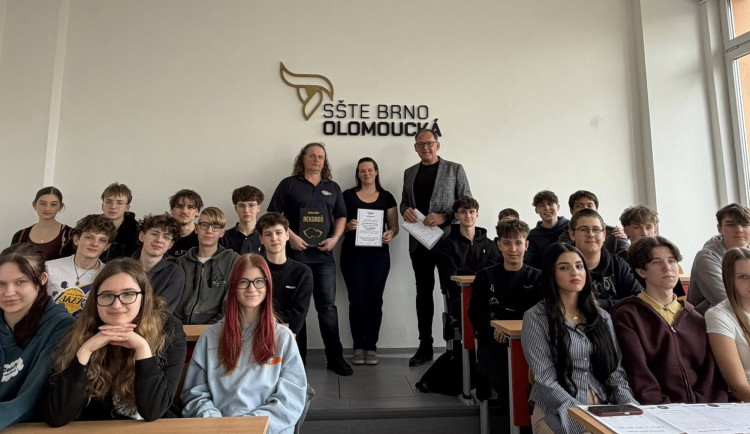 Studenti z Brna se zapsali do České knihy rekordů. Nasbírali tisíce definic slova učitel