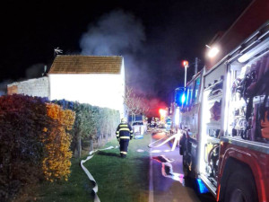 Noční zásah hasičů na Litovelsku: požár poničil část domu, škoda překročí milion