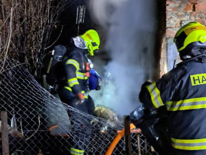 Noční zásah hasičů na Litovelsku: požár poničil část domu, škoda překročí milion