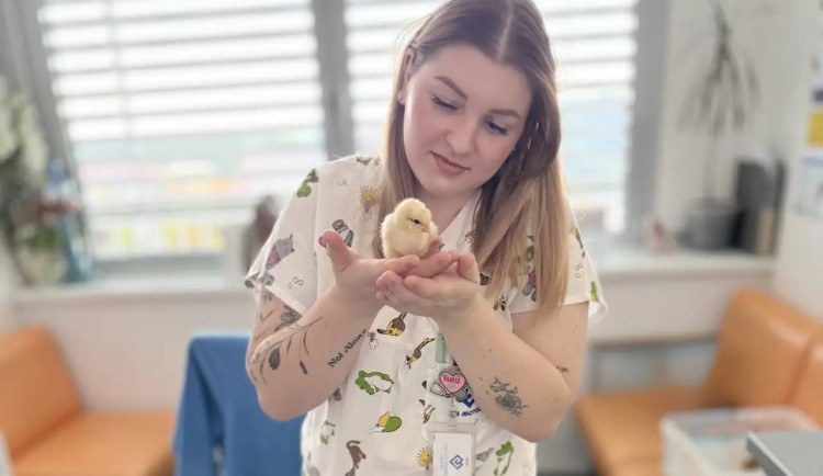 Nikola se v práci stará o nemocné děti. Teď hrozí, že ji nádor připraví o zrak