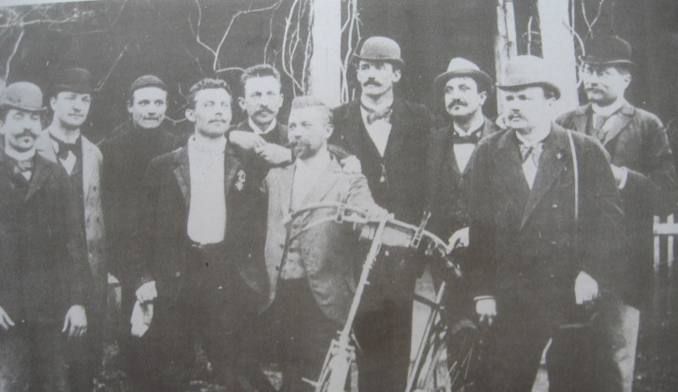 Prostějovská cyklistika má stočtyřicetiletou historii. Na počátku byl Český klub velocipedistů