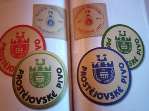 Fotografie, etikety, historie. Zašlá sláva prostějovského pivovaru ožívá v nové representativní publikaci