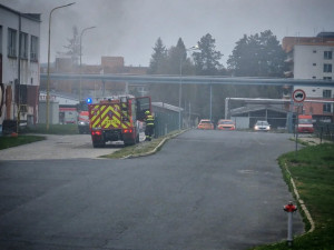 V přerovské Meoptě hořela rozvodna, firma vyrábí optiku i pro armádu. Škoda je 50 milionů