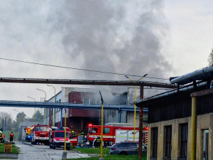 V přerovské Meoptě hořela rozvodna, firma vyrábí optiku i pro armádu. Škoda je 50 milionů