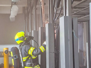 V přerovské Meoptě hořela rozvodna, firma vyrábí optiku i pro armádu. Škoda je 50 milionů