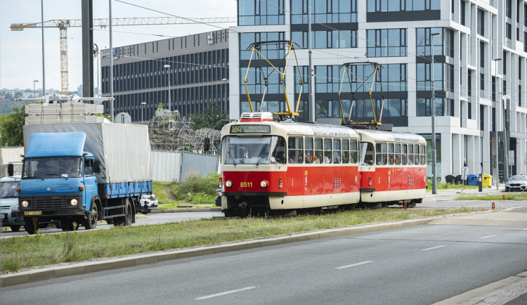 Na Vinohradské začala výluka tramvají, potrvá do začátku července